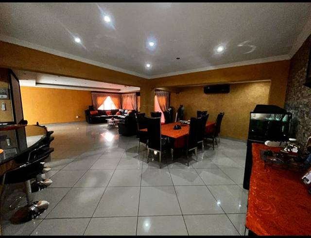 4 BEDROOM HOUSE FOR SALE IN ZAKARIYYA PARK